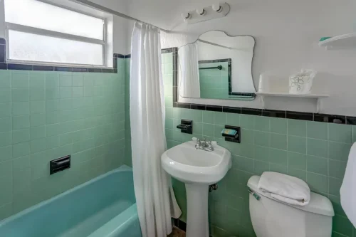  up to 2 people   